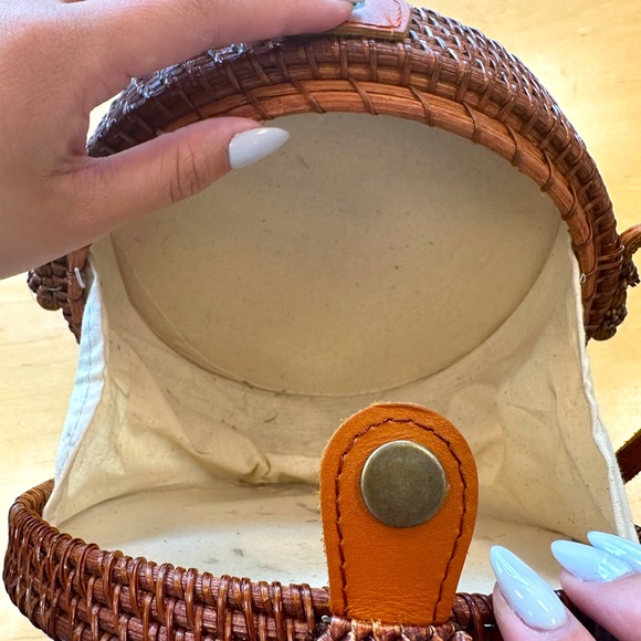 Woven crossbody small round bag - Picture 6 of 6